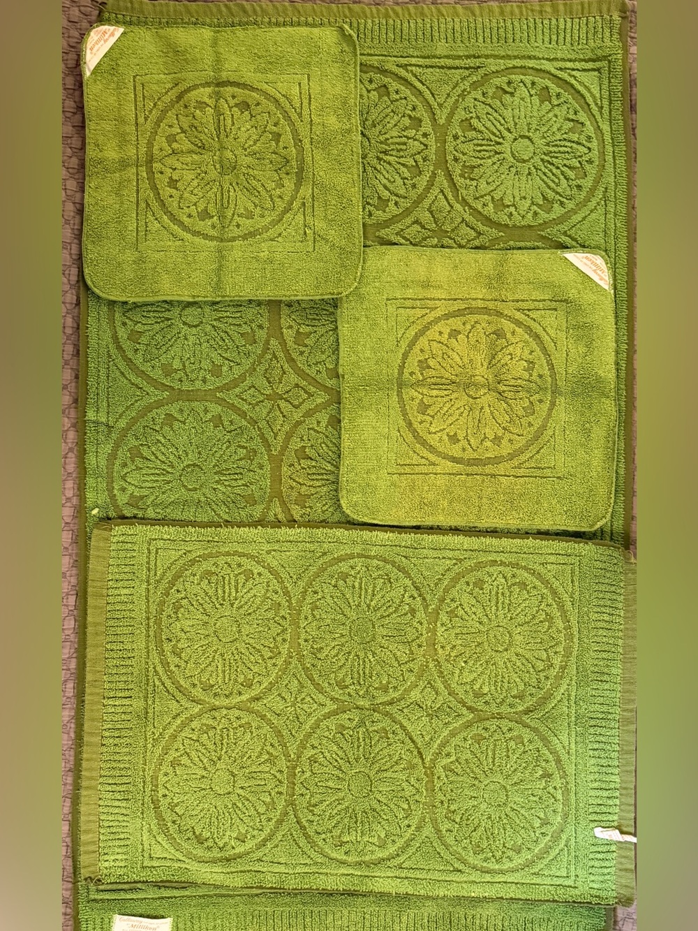 Callaway "The Label of Luxury" by Milliken.
 Green Bath Set in Avocado Green